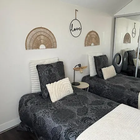 Emma , Maison Classee 3 Etoiles Au Centre De Avec Jardin Clos A Chatellerault, A 20 Mn Futuroscope&aquascope بيت للعطل *