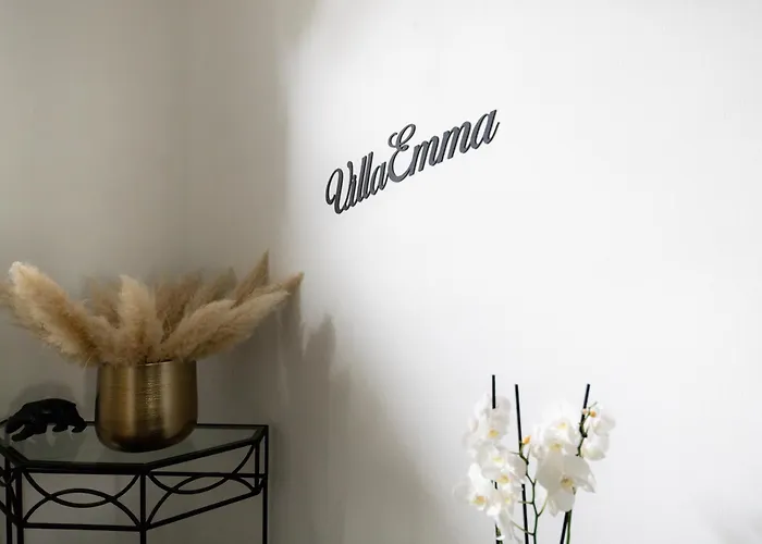 Vakantiehuis Emma , Maison Classee 3 Etoiles Au Centre De Avec Jardin Clos A Chatellerault, A 20 Mn Futuroscope&aquascope *