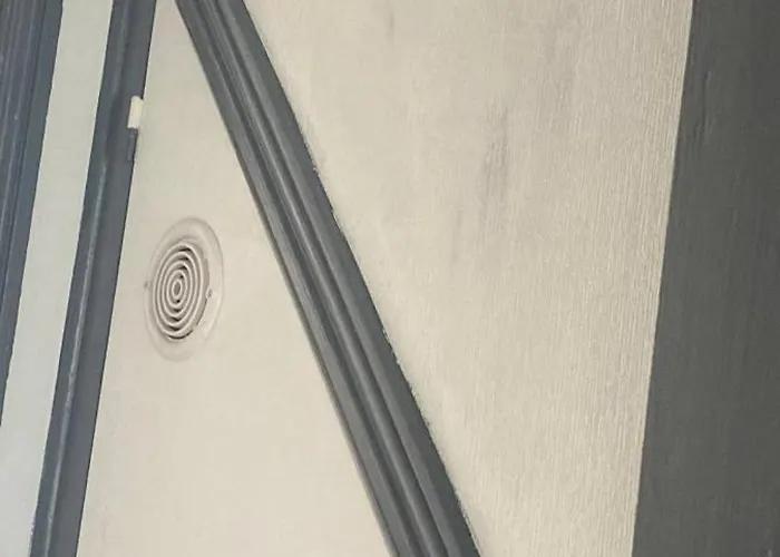 Vakantiehuis Emma , Maison Classee 3 Etoiles Au Centre De Avec Jardin Clos A Chatellerault, A 20 Mn Futuroscope&aquascope *