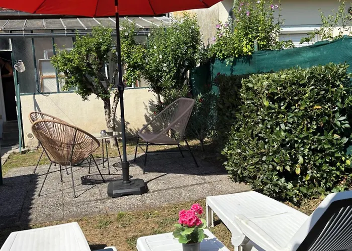 Vakantiehuis Emma , Maison Classee 3 Etoiles Au Centre De Avec Jardin Clos A Chatellerault, A 20 Mn Futuroscope&aquascope